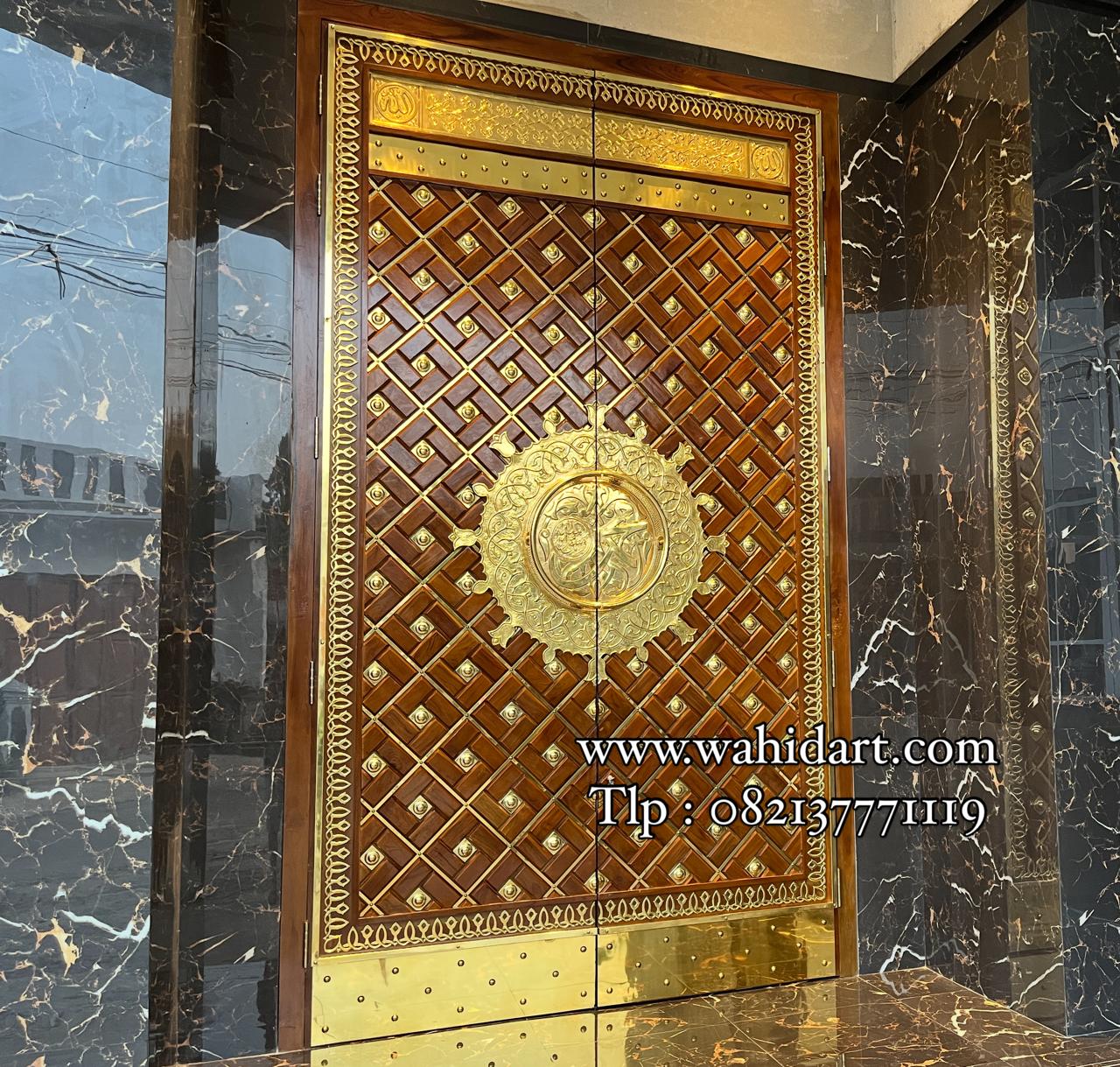 Replika Pintu Masjid Nabawi
