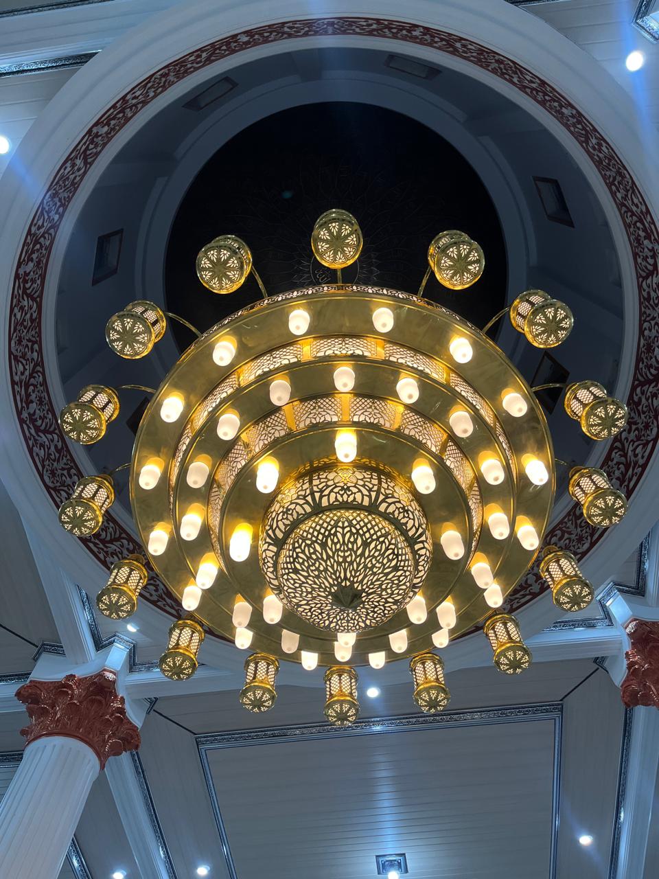 Pengrajin Lampu Hias Masjid