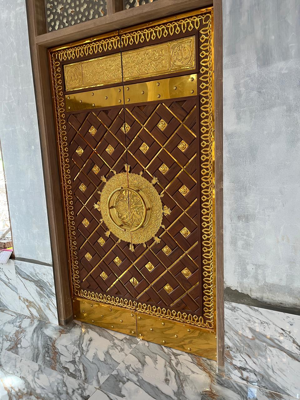 Mengenal Pengrajin Pintu Masjid Nabawi