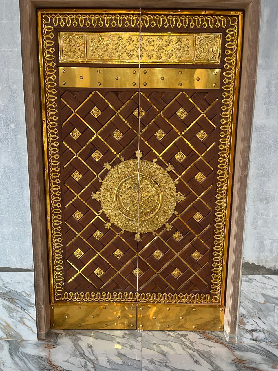 Mengenal Pengrajin Pintu Masjid Nabawi