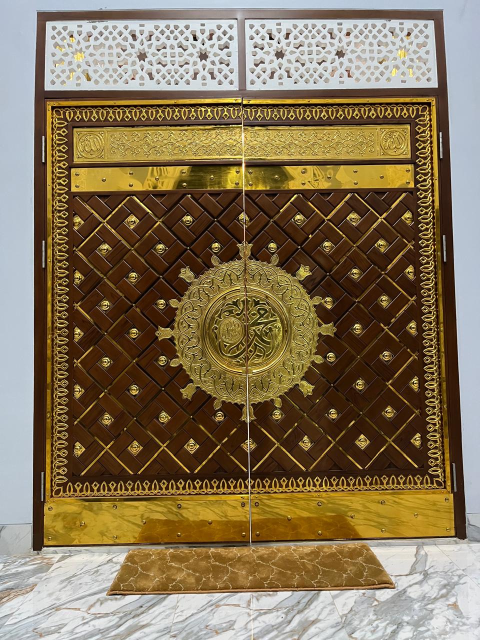 Pengrajin Replika Pintu Masjid Nabawi