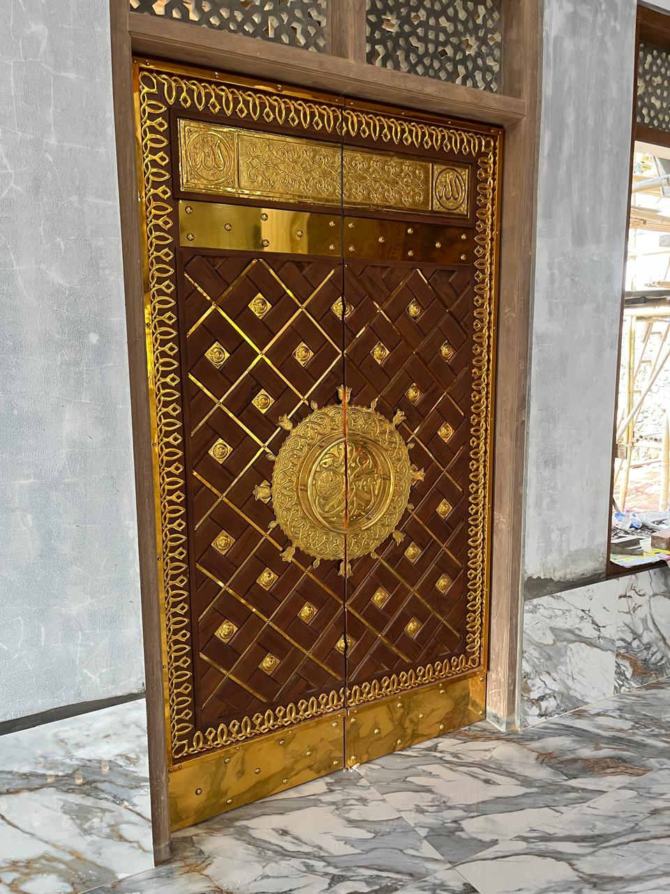 Mengenal Pengrajin Pintu Masjid Nabawi