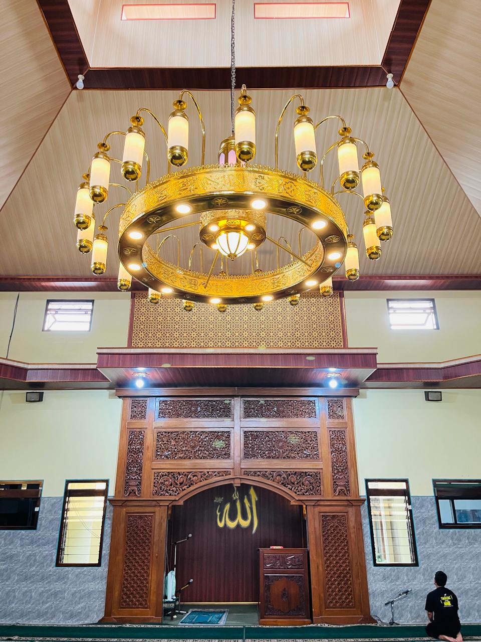 Lampu Gantung Masjid Madinah
