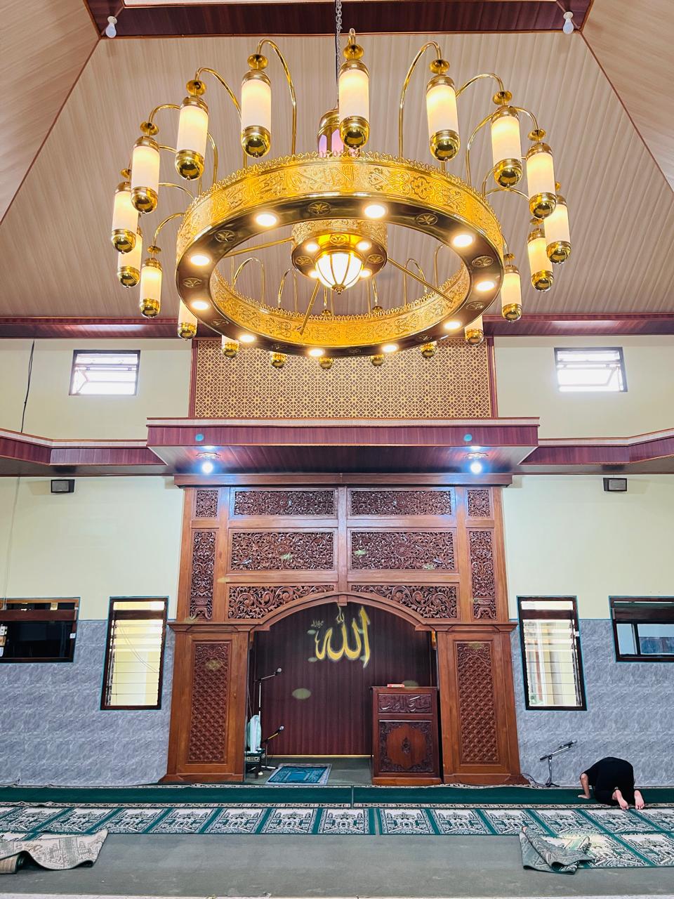 Lampu Gantung Masjid Madinah