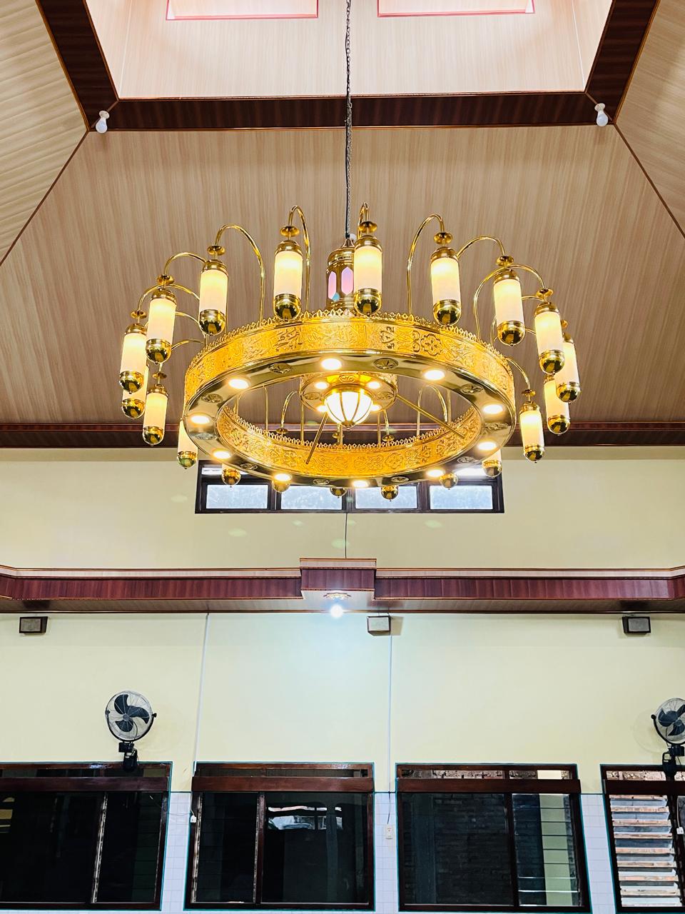 Lampu Gantung Masjid Madinah