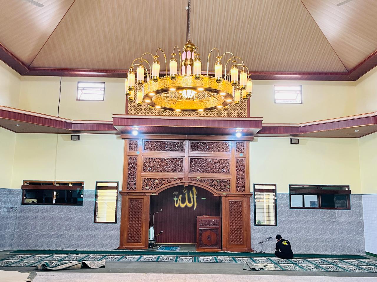 Lampu Gantung Masjid Madinah