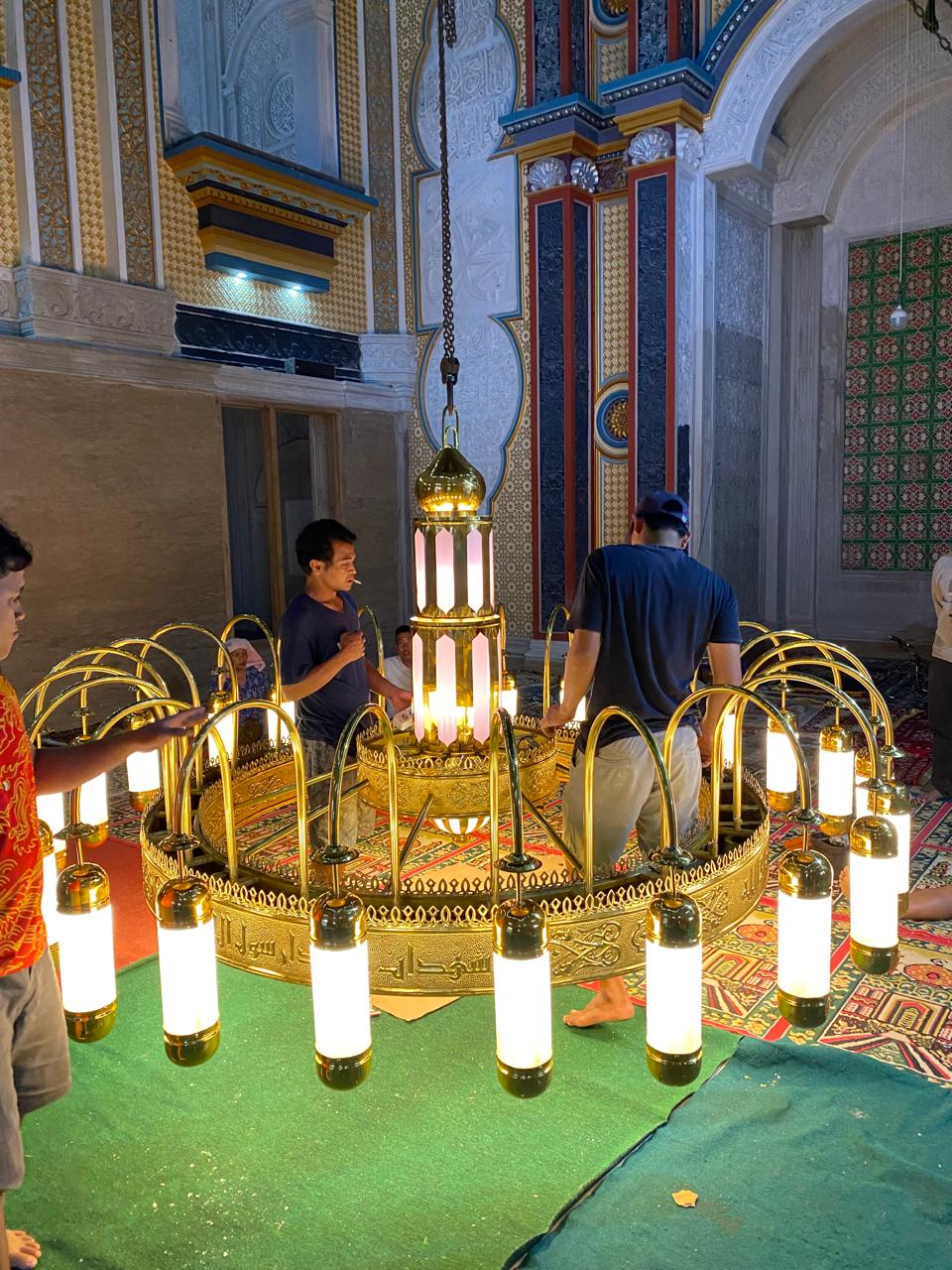 7 Inspirasi Lampu Gantung Masjid