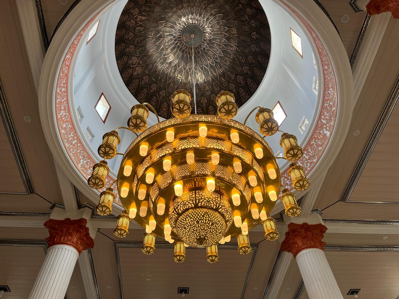 Lampu Gantung Hias Masjid Kuningan