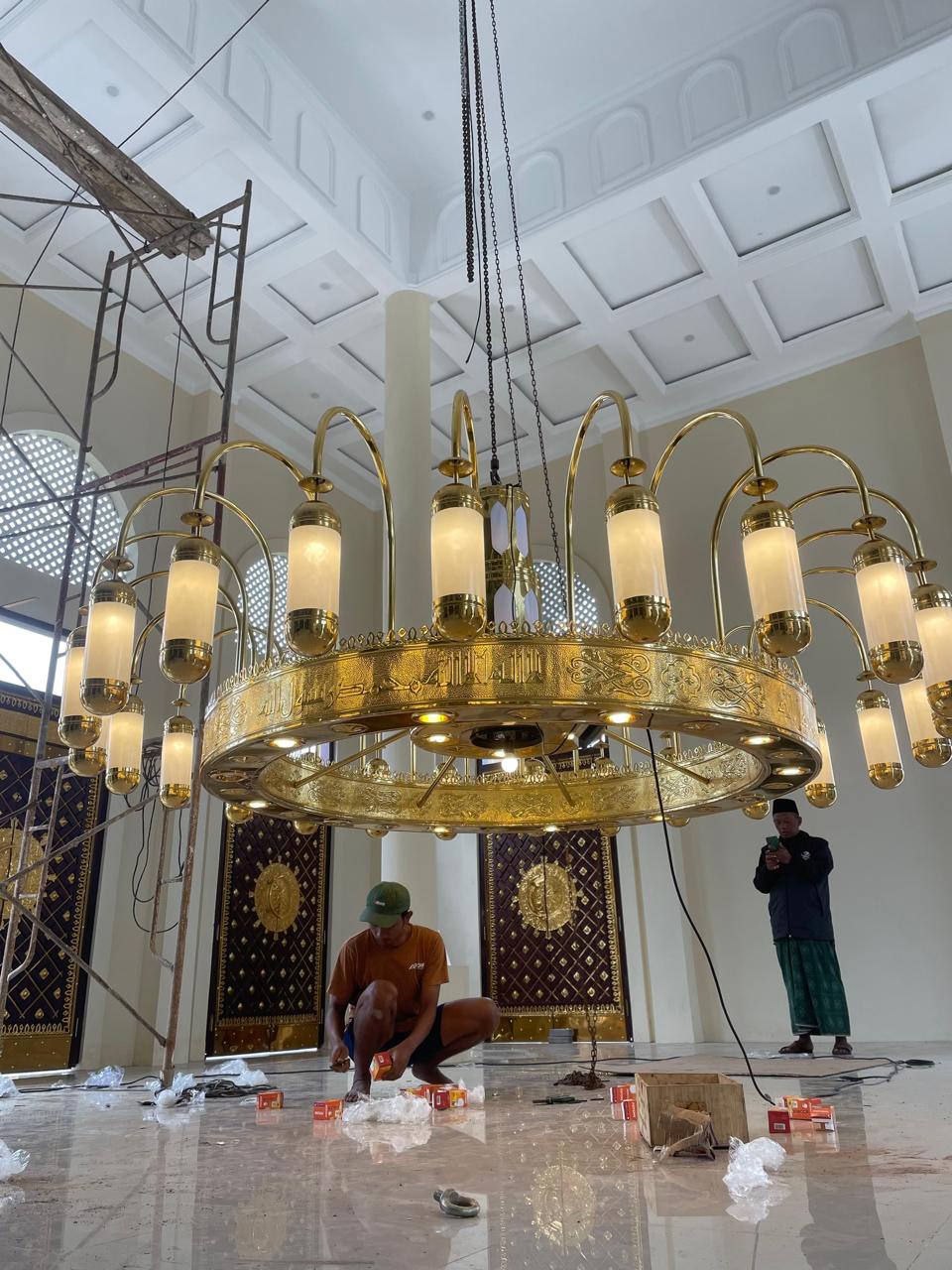 15 Pilihan Lampu Gantung Masjid