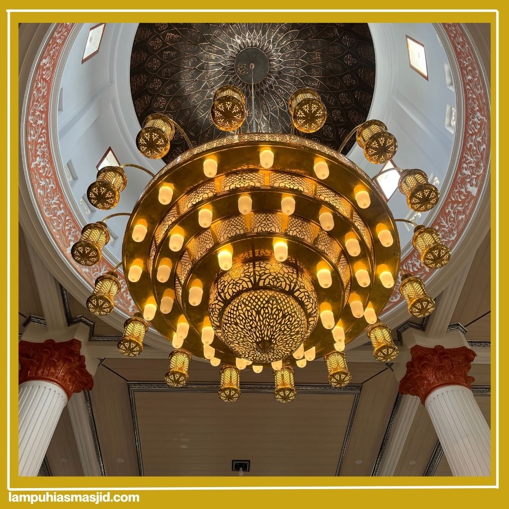 Contoh model lampu gantung masjid dengan motif ukiran