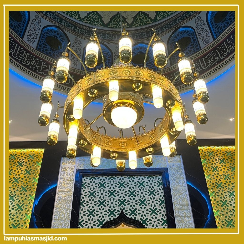 Lampu masjid kuningan pesanan Wahid Art yang sudah terpasang
