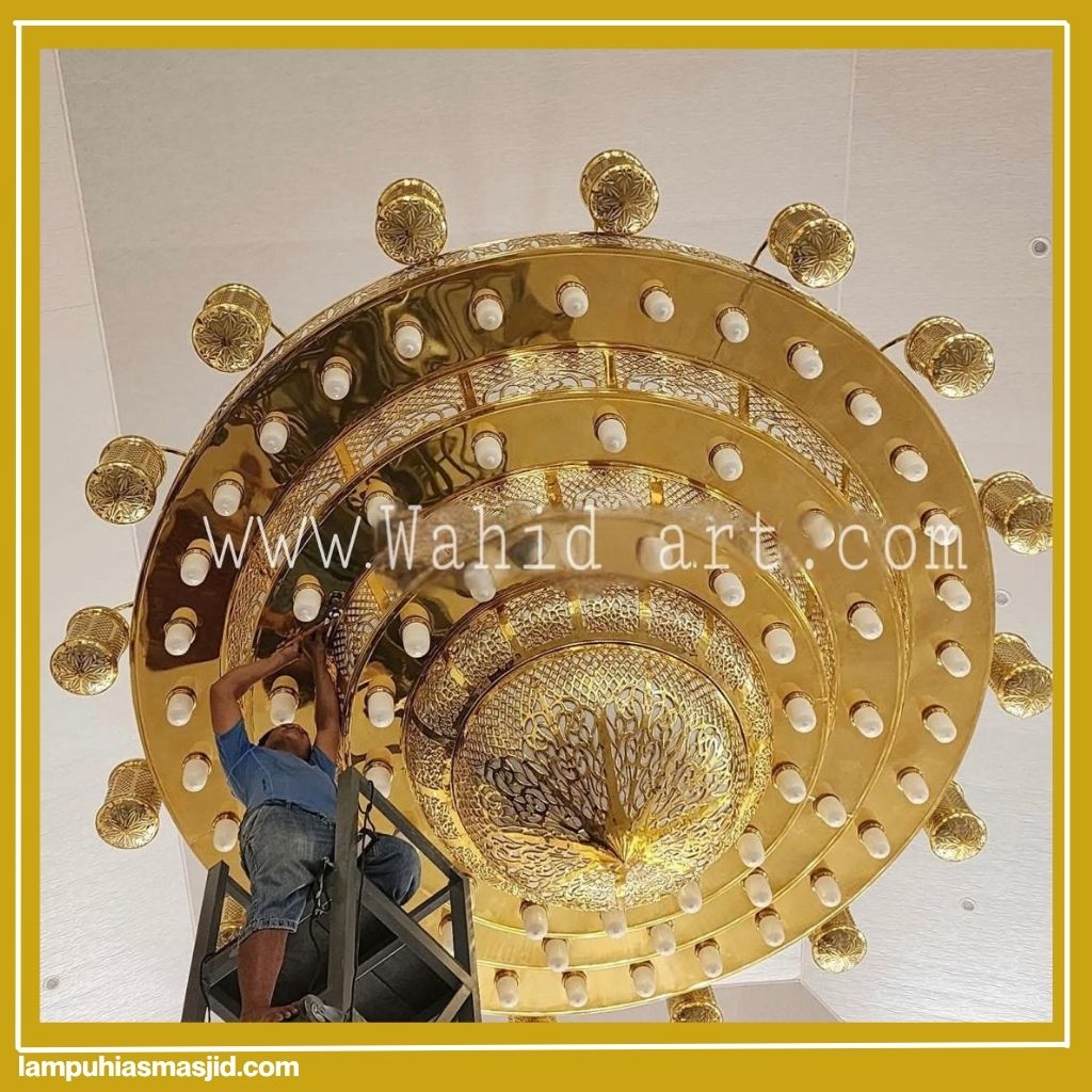 Pemasangan lampu gantung di langit-langit masjid