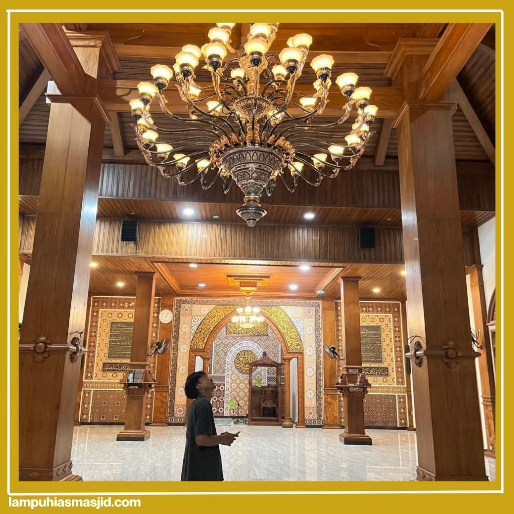 Pengurus masjid menyetujui desain lampu